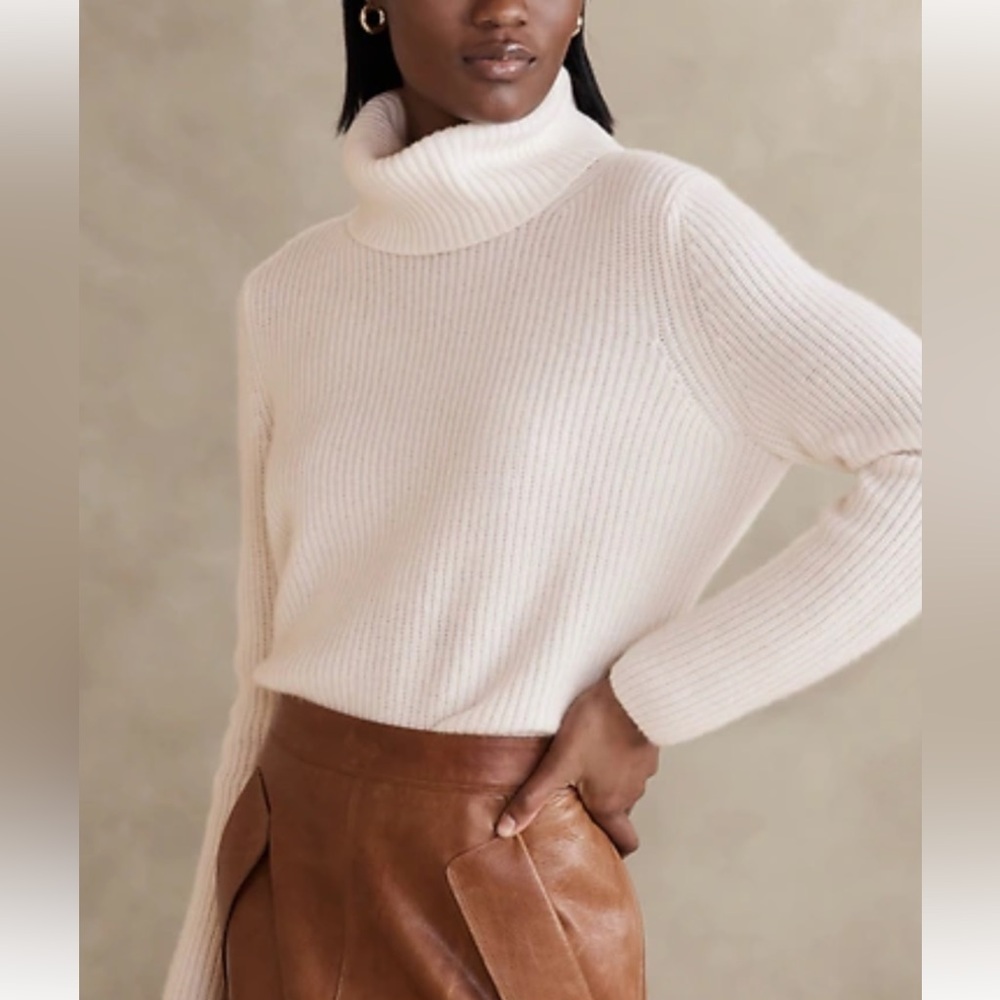 Banana Republic Chiara Cream Cashmere Turtleneck Sweater medium